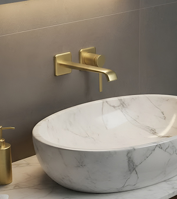 Смеситель для раковины из стены Clever Velvet, шлифованное золото