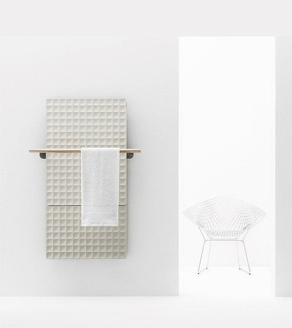 Suport pentru prosop din frasin pentru radiator WAFFLE, light wood